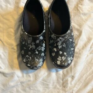 Crocs  Floral Clogs/OR Shoes